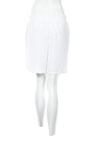 Pantaloni scurți de femei Infinity, Mărime M, Culoare Alb, Preț 29,99 Lei