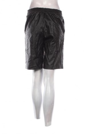 Damen Shorts NEW COLLECTION, Größe L, Farbe Schwarz, Preis 7,99 €