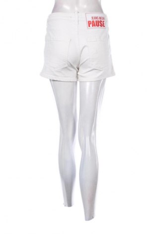 Női rövidnadrág Pause Jeans, Méret S, Szín Fehér, Ár 7 025 Ft