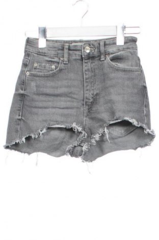 Γυναικείο κοντό παντελόνι Pull&Bear, Μέγεθος XS, Χρώμα Γκρί, Τιμή 8,99 €
