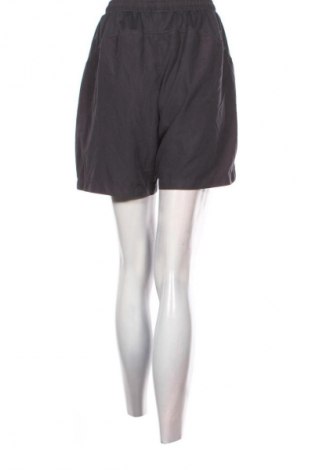 Γυναικείο κοντό παντελόνι Reece, Μέγεθος M, Χρώμα Μαύρο, Τιμή 6,99 €