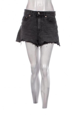 Pantaloni scurți de femei Stradivarius, Mărime M, Culoare Gri, Preț 52,13 Lei