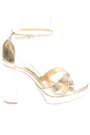 Дамски обувки Pull&Bear, Размер 40, Цвят Златист, Цена 26,09 €