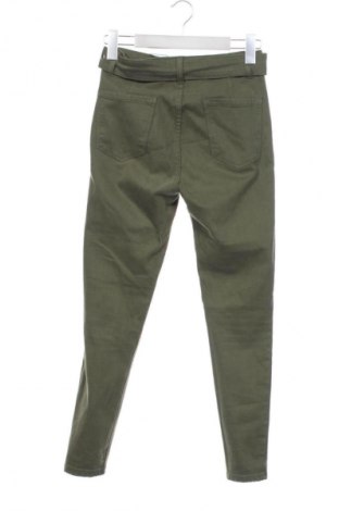 Дамски панталон Bershka, Размер XS, Цвят Зелен, Цена 14,74 €