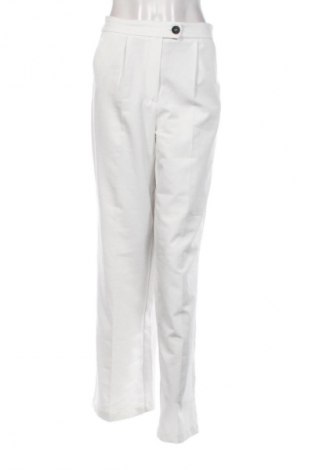 Damenhose Bershka, Größe S, Farbe Weiß, Preis 15,00 €