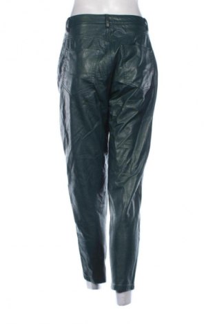 Дамски панталон Pull&Bear, Размер M, Цвят Зелен, Цена 14,74 €