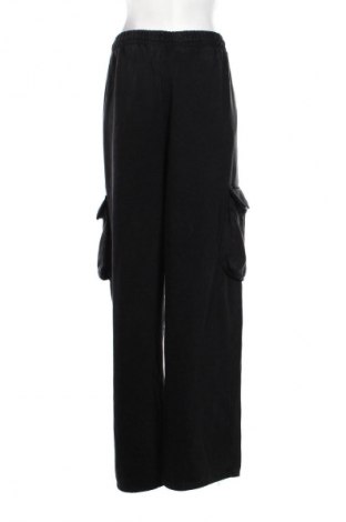 Дамско спортно долнище Pretty Little Thing, Размер 3XL, Цвят Сив, Цена 24,00 €