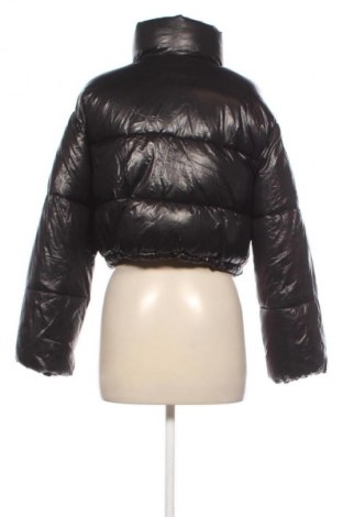 Γυναικείο μπουφάν Bershka, Μέγεθος S, Χρώμα Μαύρο, Τιμή 25,99 €