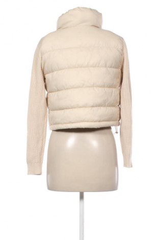 Γυναικείο μπουφάν Stradivarius, Μέγεθος S, Χρώμα  Μπέζ, Τιμή 25,00 €
