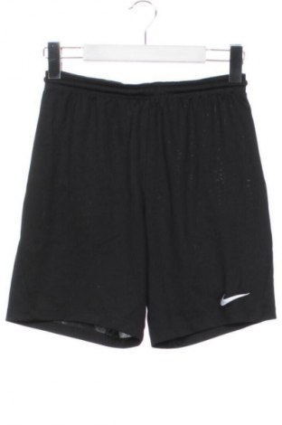 Παιδικό κοντό παντελόνι Nike, Μέγεθος 10-11y/ 146-152 εκ., Χρώμα Μαύρο, Τιμή 13,99 €