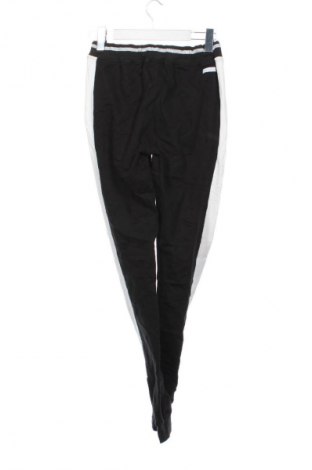 Детско спортно долнище Nikkie, Размер 15-18y/ 170-176 см, Цвят Черен, Цена 14,82 €