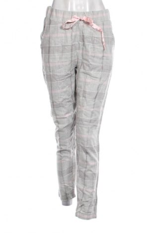 Piżama
 Cubus, Rozmiar S, Kolor Kolorowy, Cena 118,99 zł