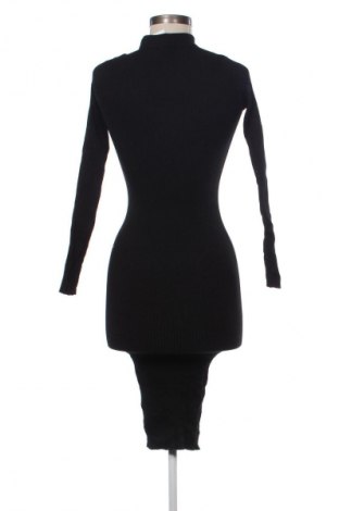 Sukienka Bershka, Rozmiar S, Kolor Czarny, Cena 52,99 zł