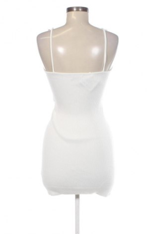 Рокля Bershka, Размер M, Цвят Бял, Цена 9,20 €