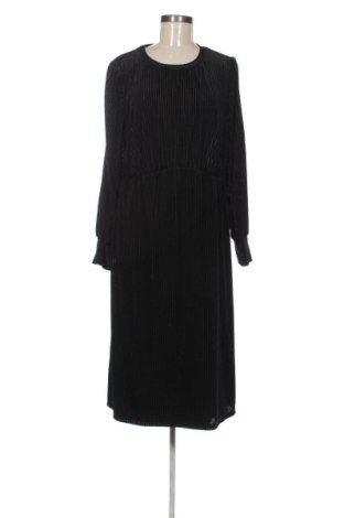 Šaty  Christian Berg, Veľkosť M, Farba Čierna, Cena  23,95 €