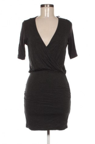 Sukienka Gina Tricot, Rozmiar M, Kolor Szary, Cena 28,99 zł