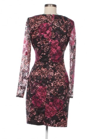 Рокля Guess, Размер M, Цвят Многоцветен, Цена 49,00 €
