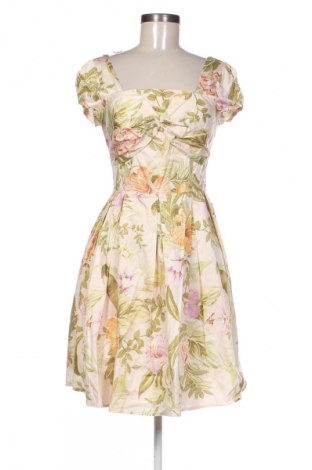 Рокля Guess, Размер S, Цвят Многоцветен, Цена 49,00 €