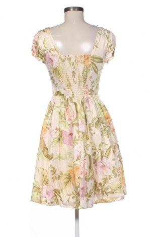 Рокля Guess, Размер S, Цвят Многоцветен, Цена 49,00 €