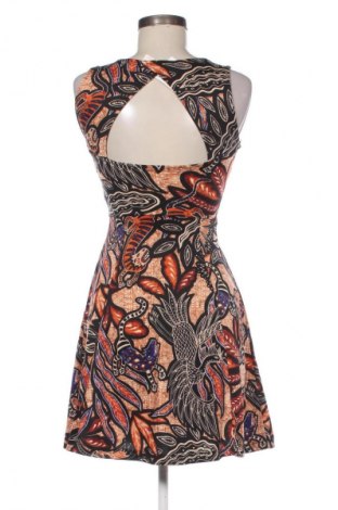 Рокля H&M, Размер XS, Цвят Многоцветен, Цена 19,97 €