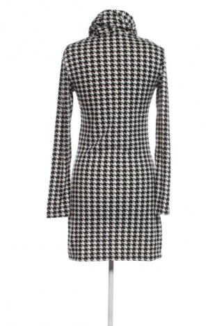 Kleid Luc.ce, Größe S, Farbe Mehrfarbig, Preis 7,99 €