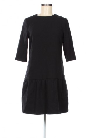 Рокля Pinko, Размер M, Цвят Черен, Цена 57,77 €