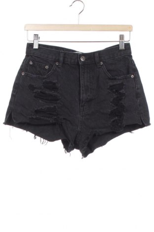 Дамски къс панталон Pull&Bear, Размер S, Цвят Черен, Цена 16,90 лв.