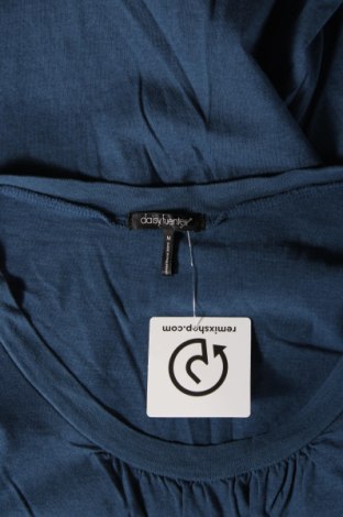 Γυναικεία μπλούζα Daisy Fuentes, Μέγεθος M, Χρώμα Μπλέ, Τιμή 21,65 €