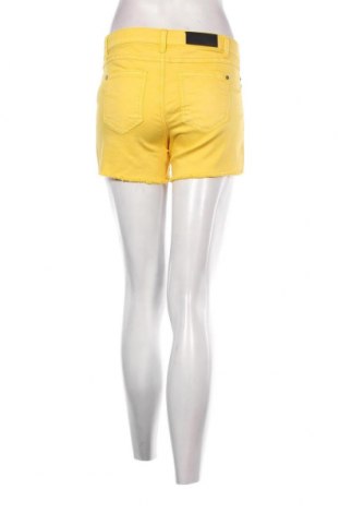 Дамски къс панталон Desires, Размер M, Цвят Жълт, Цена 24,00 лв.
