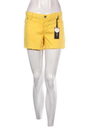 Дамски къс панталон Desires, Размер L, Цвят Жълт, Цена 24,00 лв.