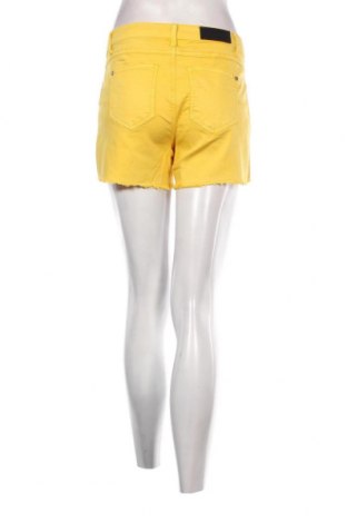 Дамски къс панталон Desires, Размер L, Цвят Жълт, Цена 23,04 лв.