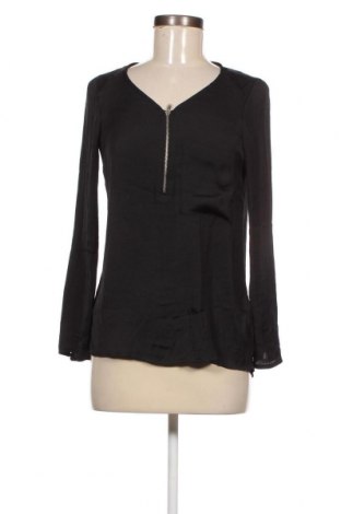 Γυναικεία μπλούζα Bershka, Μέγεθος XS, Χρώμα Μαύρο, Τιμή 2,23 €