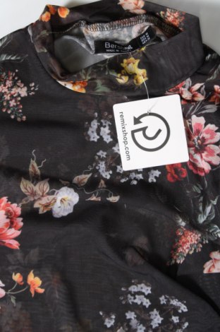 Γυναικεία μπλούζα Bershka, Μέγεθος M, Χρώμα Μαύρο, Τιμή 3,64 €