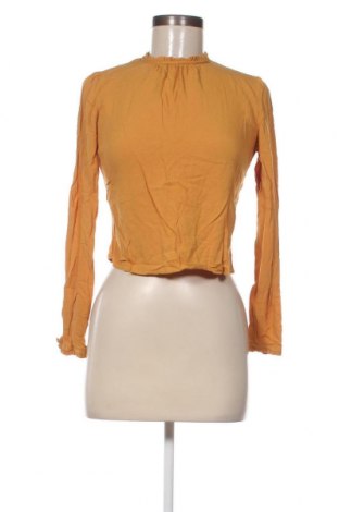 Дамска блуза Bershka, Размер XS, Цвят Жълт, Цена 5,70 лв.
