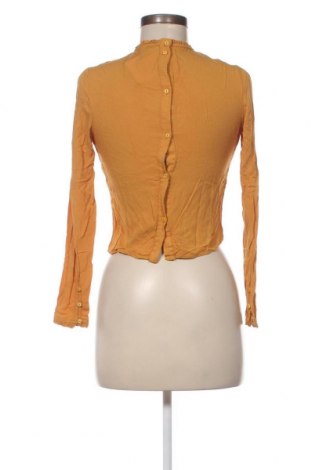 Γυναικεία μπλούζα Bershka, Μέγεθος XS, Χρώμα Κίτρινο, Τιμή 1,75 €