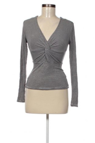 Γυναικεία μπλούζα Guess, Μέγεθος S, Χρώμα Πολύχρωμο, Τιμή 17,39 €