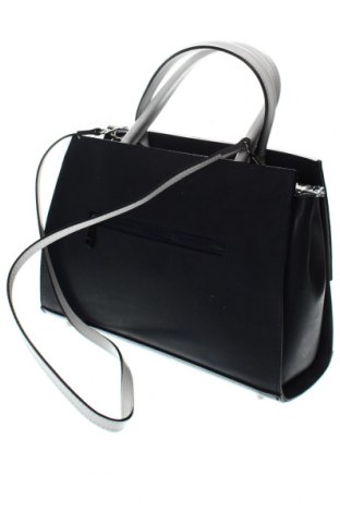 Дамска чанта BCBG Paris, Цвят Черен, Цена 220,35 лв.