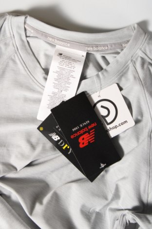 Γυναικείο t-shirt New Balance, Μέγεθος S, Χρώμα Γκρί, Τιμή 24,22 €