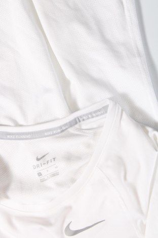 Damen T-Shirt Nike, Größe S, Farbe Weiß, Preis 22,43 €