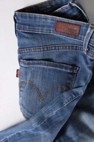 Γυναικείο Τζίν Levi's, Μέγεθος S, Χρώμα Μπλέ, Τιμή 18,99 €