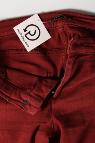 Dámske džínsy  Sisley, Veľkosť M, Farba Červená, Cena  4,97 €