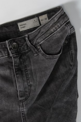 Dámske džínsy  Vero Moda, Veľkosť XS, Farba Sivá, Cena  3,95 €