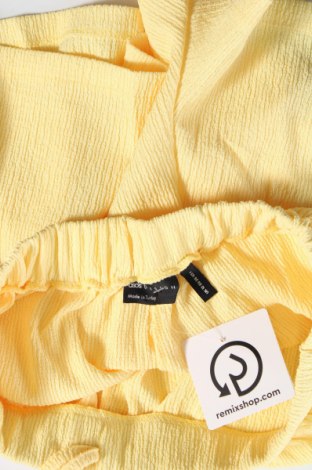 Damen Shorts ASOS, Größe M, Farbe Gelb, Preis € 9,28