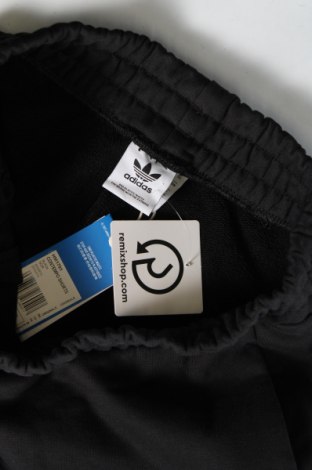 Дамски къс панталон Adidas Originals, Размер XS, Цвят Черен, Цена 48,96 лв.