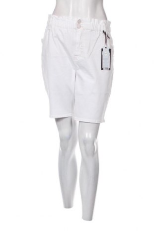 Damen Shorts Blue Fire Co, Größe M, Farbe Weiß, Preis € 6,07