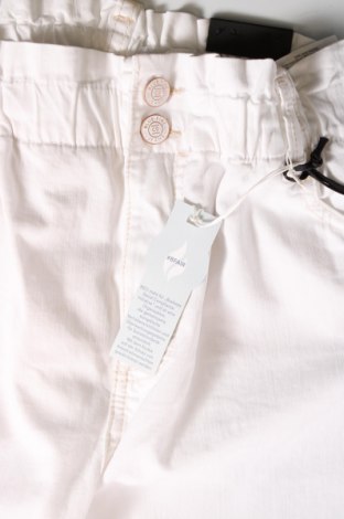 Дамски къс панталон Blue Fire Co, Размер M, Цвят Бял, Цена 10,85 лв.