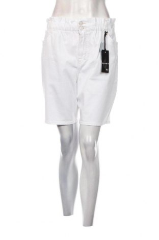 Damen Shorts Blue Fire Co, Größe M, Farbe Weiß, Preis 15,98 €