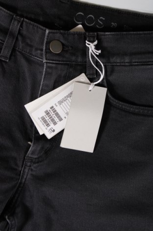 Pantaloni scurți de femei COS, Mărime M, Culoare Gri, Preț 150,99 Lei