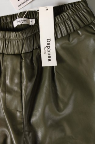 Γυναικείο κοντό παντελόνι Daphnea, Μέγεθος S, Χρώμα Πράσινο, Τιμή 5,57 €