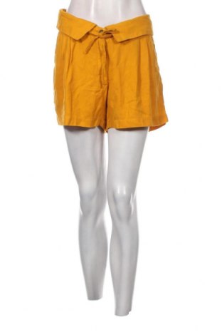 Pantaloni scurți de femei Naf Naf, Mărime M, Culoare Galben, Preț 42,63 Lei